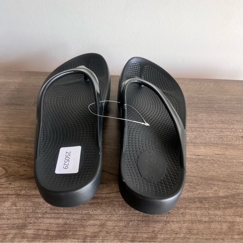 Oofos OOLaLa Women's Black Recovery Sandal Size 11 - Picture 4 of 7